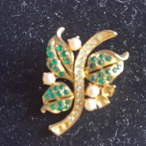 Elegant Gold and Green Leaf Brooch